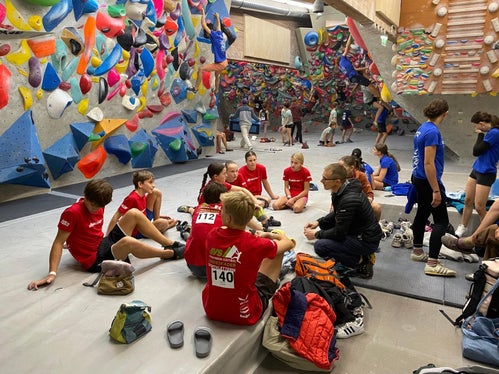 Atlete ed atleti dell’AVS alla competizione ARGE ALP di arrampicata sportiva a Innsbruck. (Foto: Berti Gamper)