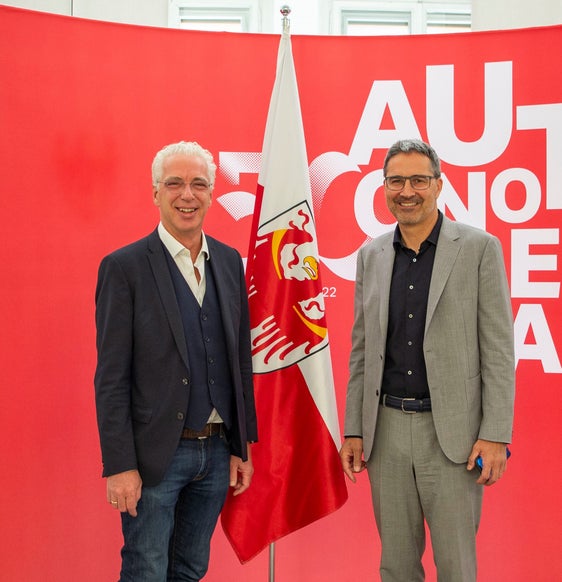 La convenzione con la Rai e la programmazione di Rai Südtirol al centro dell’incontro odierno del nuovo coordinatore di Rai Südtirol, Zeno Braitenberg, con il presidente Arno Kompatscher (Foto: ASP/Fabio Brucculeri)