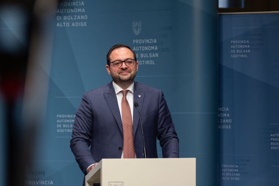 Il vicepresidente e assessore all’Istruzione Marco Galateo ha chiarito l’importanza della riapertura delle graduatorie di istituto per l'anno scolastico 2024/25 per le scuole in lingua italiana (Foto: ASP/Greta Stuefer)