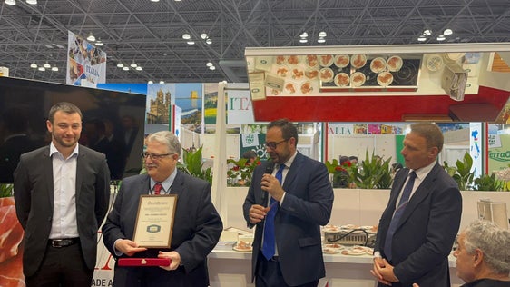 L’assessore allo Sviluppo Economico,&nbsp;Marco Galateo, è in America, in rappresentanza della Provincia e dei prodotti altoatesini, insieme al&nbsp;Consorzio Speck Alto Adige.&nbsp;(Foto: ASP) 