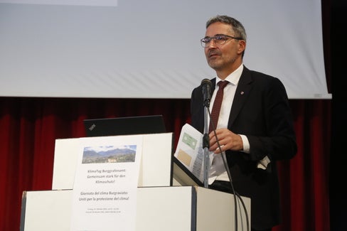 Landeshauptmann Arno Kompatscher stellte beim heutigen Klimatag in Meran die Nachhaltigkeitsstrategie vor, und bezeichnete Klimaschutz als eines der wichtigsten Handlungsfelder. (Foto: LPA/Bezirksgemeinschaft Burggrafenamt)