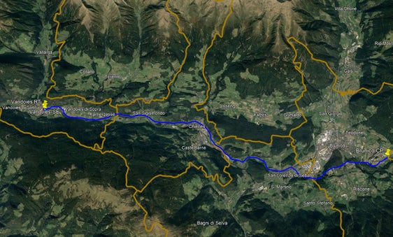 Über rund 22 Kilometer wird die neue Terna-Erdkabelleitung zwischen Vintl und Bruneck verlaufen. Nun haben in der Gemeinde Vintl die Bauarbeiten für die Verlegung begonnen. (Foto: LPA)