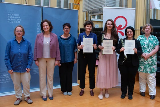 La Provincia premia elaborati scientifici su pari opportunità e situazione delle donne nella società. Nella foto la premiazione del 2023 (Foto: USP/Greta Stuefer)