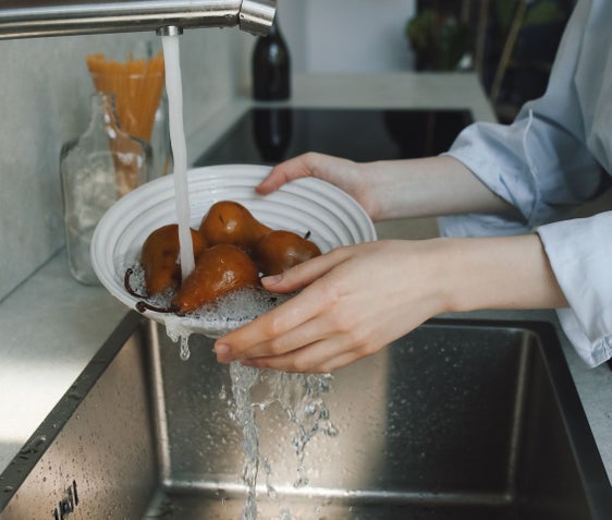Die Ständige Beobachtungsstelle zur Nutzung der Wasserressourcen in den Ostalpen hat die Warnstufe für Wasserknappheit von niedrig auf mittel angehoben. Die derzeit verfügbare Wassermenge reicht nicht aus, um alle Bedürfnisse vollständig zu decken. (Foto: Pexels. Das Foto darf nur in Zusammenhang mit dieser Pressemitteilung verwendet werden.)
