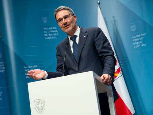 Il presidente Arno Kompatscher nel corso della conferenza stampa odierna (Foto: ASP/Fabio Brucculeri)