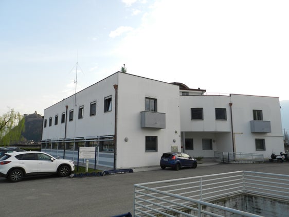 Il Servizio veterinario provinciale è l'organo tecnico di controllo dei servizi veterinari dell'Alto Adige. Le sue competenze riguardano le attività di controllo e la sorveglianza della salute degli animali, degli alimenti di origine animale e delle norme sul benessere degli animali. Nella foto, la sede dei Servizi veterinari di Bolzano. (Foto: USP/Servizio veterinario provinciale)