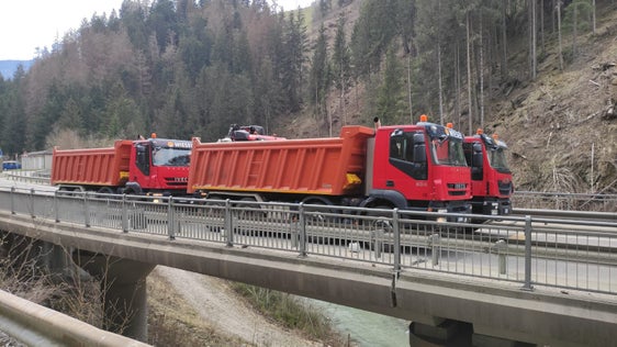 Die Brücken auf Südtirols Staats- und Landessstraßen werden regelmäßig untersucht. 2023 wurden 31 Brücken auf ihre Belastbarkeit überprüft. (LPA/Brückendienst in der Landesabteilung Tiefbau)