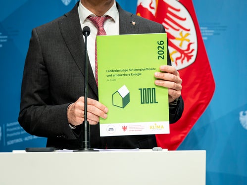 Bis 31. Mai können Bürger, Unternehmen und öffentliche Körperschaften die Anträge für Energieförderung einreichen. Alle Informationen dazu finden sich in den Broschüren des Landesamtes für Energie und Klimaschutz sowie im Landeswebportal. (Foto: LPA/Fabio Brucculeri)