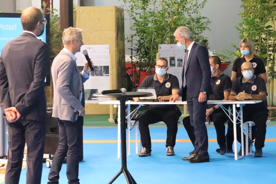 Neuen Warnlagebericht offiziell freigeschaltet: Landesrat Schuler (r.), Landeswarnzentrumdirektor Gallmetzer (Mitte), Direktor der Agentur für Bevölkerungsschutz Unterweger (l.)  (Foto: LPA/Maja Clara)