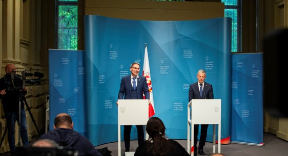 La Giunta provinciale ha approvato oggi (23 aprile) un disegno di legge omnibus che contiene numerose modifiche di leggi provinciali in varie materie. Il presidente Kompatscher lo ha annunciato in conferenza stampa assieme all'assessore Brunner. (Foto: ASP/Fabio Brucculeri)