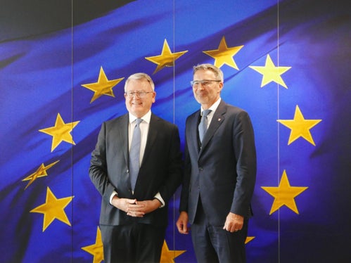 A margine della sessione plenaria, il presidente della Provincia ha colto l'occasione per un colloquio approfondito con il commissario europeo Nicolas Schmit, responsabile per l'occupazione e i diritti sociali. (Foto: Unione Europea) 