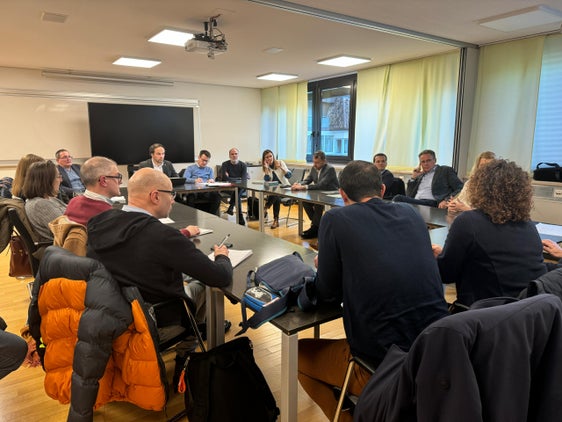 Nel corso di un tavolo tecnico sono stati definiti i punti principali delle prossime trattative per il nuovo contratto dei docenti delle scuole elementari, medie e superiori. L'attenzione immediata sarà rivolta all'adeguamento delle tariffe per gli straordinari e il servizio in trasferta. (Foto: USP/René Ploner)