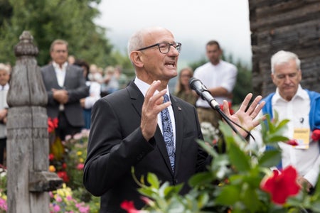 Tirols Landeshauptmann Anton Mattle: „Die besten Lösungen finden sich dann, wenn wir über die Grenzen hinausdenken und zusammenarbeiten. Genau dafür stehen die Euregio-Days – insbesondere mit dem neuen Format.“ (Foto: Land Tirol/Sedlak)