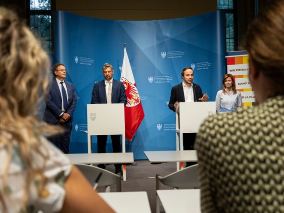 Bilancio e sguardo al futuro al termine dell'anno scolastico 2025/26. Nella foto (da sinistra) gli assessori all'Istruzione Philipp Achammer e Daniel Alfreider, insieme agli intendenti Sigrun Falkensteiner (scuola tedesca) e Heinrich Videsott (scuola ladina). (Foto: USP/Fabio Brucculeri)