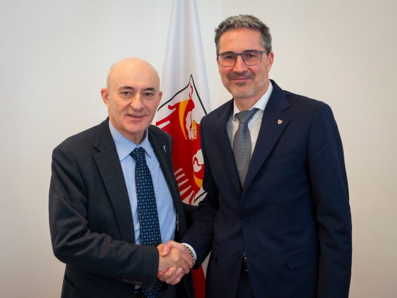 Die Zusammenarbeit, die Unterstützung der Justizverwaltung durch Region und Land und der Personalmangel waren Themen, die Landeshauptmann Kompatscher mit Generalstaatsanwalt Mistri heute besprochen hat. (Foto: LPA/Fabio Brucculeri)