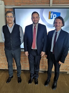 Landesrat Galateo (Mitte) mit dem Direktor der italienischen Berufsbildung Giuseppe Delpero (l.) und Hauptschulamtsleiter Vincenzo Gullotta (r.) (Foto: LPA/Italienische Berufsbildung)
