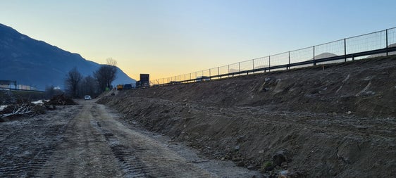 Das Landesamt für Wildbachverbauung Süd hat Arbeiten an der Uferschutzmauer an der Etsch in Marling aufgenommen. (Foto: LPA/Landesamt für Wildbach- und Lawinenverbauung Süd)