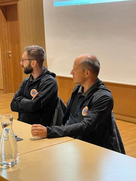 Verbauungskonzept vorgestellt und zur Diskussion gestellt: Techniker Jan Kobald (l.) und Direktor Philipp Walder vom Landesamt für Wildbach- und Lawinenverbauung Nord (Foto: LPA/Landesamt für Wildbach- und Lawinenverbauung Nord)