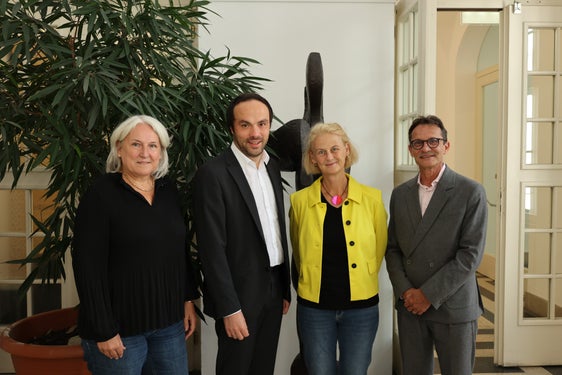 Scambio amichevole su temi comuni: da sinistra la decana Janette Walde, l'assessore provinciale Achammer, la rettrice Veronika Sexl e il vicerettore Bernhard Fügenschuh. (Foto: USP/Università di Innsbruck)