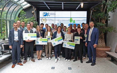 Vom 16. bis 22. September beteiligte sich Südtirol an der Europäischen Mobilitätswoche. Zum Auftakt wurden bei der Jubiläumsausgabe des Südtiroler Mobilitätspreises 2026 acht Projekte für ihre Beiträge zu einer nachhaltigen Mobilität ausgezeichnet. Im Bild die Preisträgerinnen und Preisträger. (Foto: LPA/Ingo Dejaco)