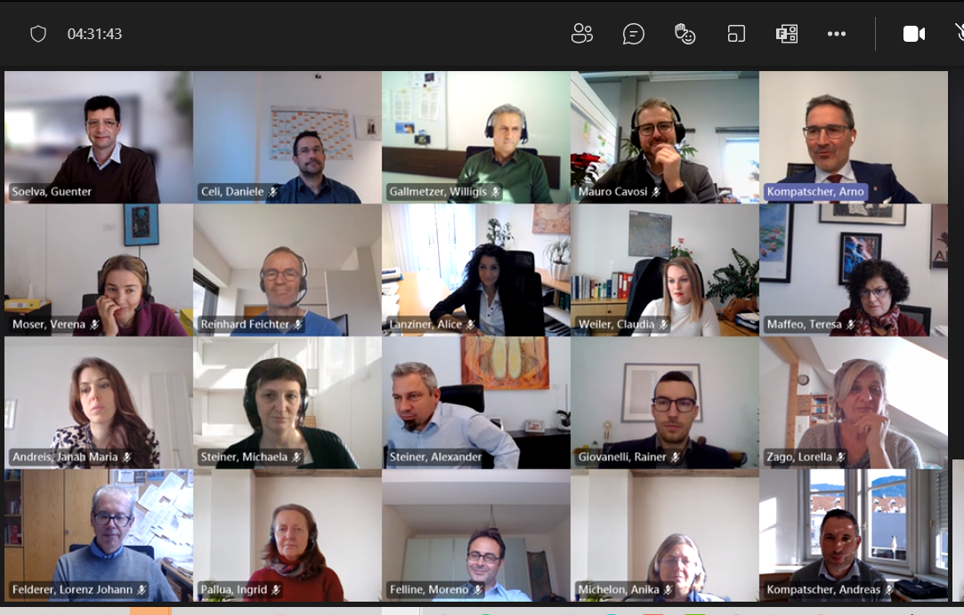 L’iniziativa formativa online per i 18 neo direttori d'ufficio si è conclusa oggi (15 dicembre). Vi si sono collegati anche il presidente della Provincia Arno Kompatscher e il direttore generale Alexander Steiner.