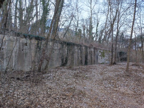 La briglia di consolidamento sarà demolita e sostituita con una nuova briglia di consolidamento posta più a monte (Foto: Ufficio sistemazione bacini montani Sud)