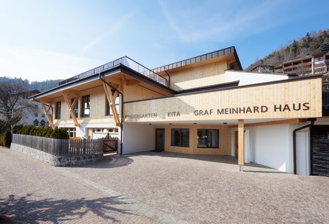 Per l'ampliamento dell'asilo (nella foto), il Comune di Rio di Pusteria ha ricevuto 125.280 euro dal Fondo per le costruzioni in legno. (Foto: USP/Jürgen Eheim)