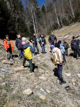 Hansjörg Prugg (Ufficio bacini montani Est) ha illustrato la protezione contro le inondazioni prendendo come esempio lo sbarramento del rio di Pramarino, ad Anterivo-Eben (Foto: ASP/Agenzia Protezione civile)