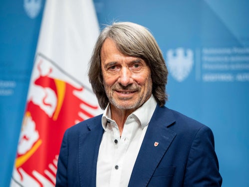Mit dem Rauchen aufzuhören, ist nicht immer einfach. Professionelle Unterstützung kann dabei einen wichtigen Unterschied machen, sagt Gesundheitslandesrat Hubert Messner. Deshalb erleichtern wir den Zugang und schaffen ein landesweit einheitliches Angebot, das sich an den individuellen Bedürfnissen der Menschen orientiert. (Foto: LPA/Fabio Brucculeri)