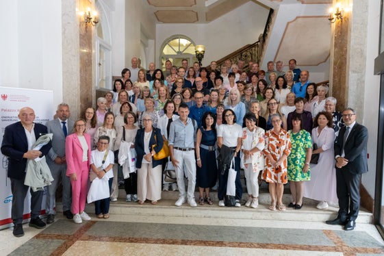 Riconoscimento per l’impegno pluriennale: foto di gruppo dei pensionati dell’anno 2025, che nel pomeriggio del 4 giugno sono stati premiati per il loro impegno al servizio della Provincia autonoma di Bolzano. (Foto: USP/Bernhard Aichner)