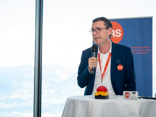 Il presidente Peter Silbernagl ha dato il benvenuto agli ospiti a Plan de Corones in occasione della cerimonia per il 50° anniversario della RAS. (Foto: USP/Fabio Brucculeri)