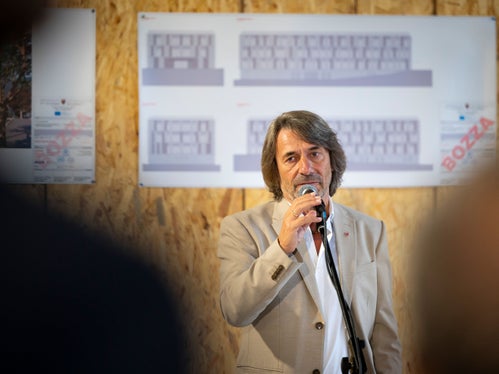 Landesrat Hubert Messner betonte, dass mit dem neuen Palliativbetten in Leifers ein wichtiger Ort geschaffen werde, an dem die Patienten die letzte Phase ihres Lebens würdevoll und schmerzfrei verbringen können. (Foto: LPA/Fabio Brucculeri)