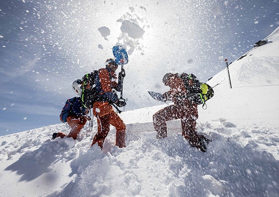 Das Projekt Albina ist eines der zahlreichen Vorhaben, die im Rahmen des Interreg-Programms V-A Italien Österreich verwirklicht werden konnten. Es handelt sich um die einzige grenzüberschreitende, mehrsprachige Lawineninfo der Welt, die täglich über Lawinengefahr, aber auch über Temperatur, Wind und Schneehöhe in den Bergregionen des Projektgebietes informiert. (Foto: LPA/Tiroler Lawinenwarndienst)