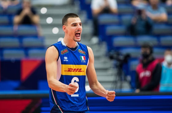 Il bolzanino Simone Giannelli festeggia la medaglia d'oro agli Europei con la Nazionale azzurra (Foto CONI) 