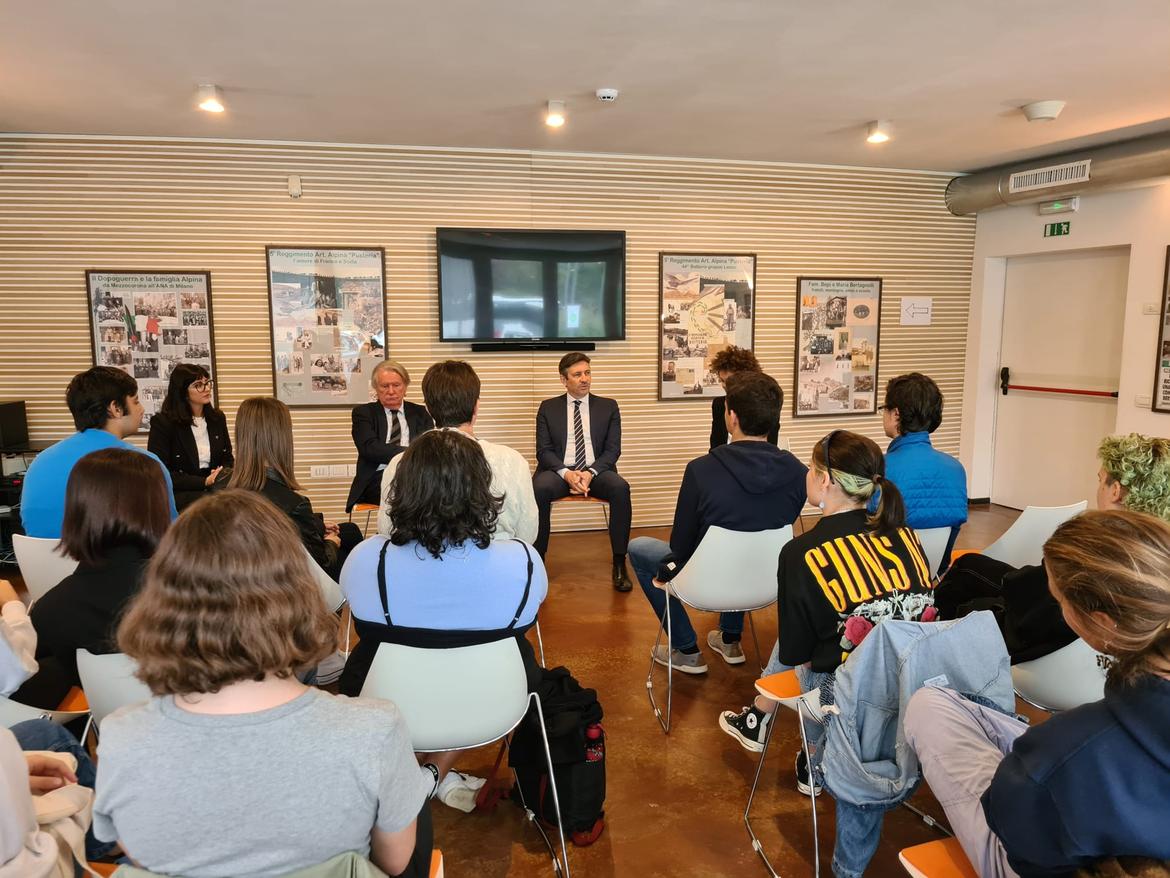 L'incontro di chiusura del Festival della Gioventù dell'Euregio 2022 (Foto: Ufficio Stampa Pat e Euregio)