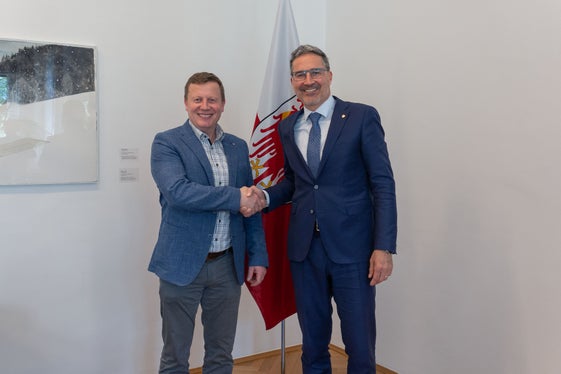 Der neu gewählte Obmann des Südtiroler Bauernbunds, Daniel Gasser, hat Landeshauptmann Arno Kompatscher einen Besuch abgestattet. (Foto: LPA/Greta Stuefer)