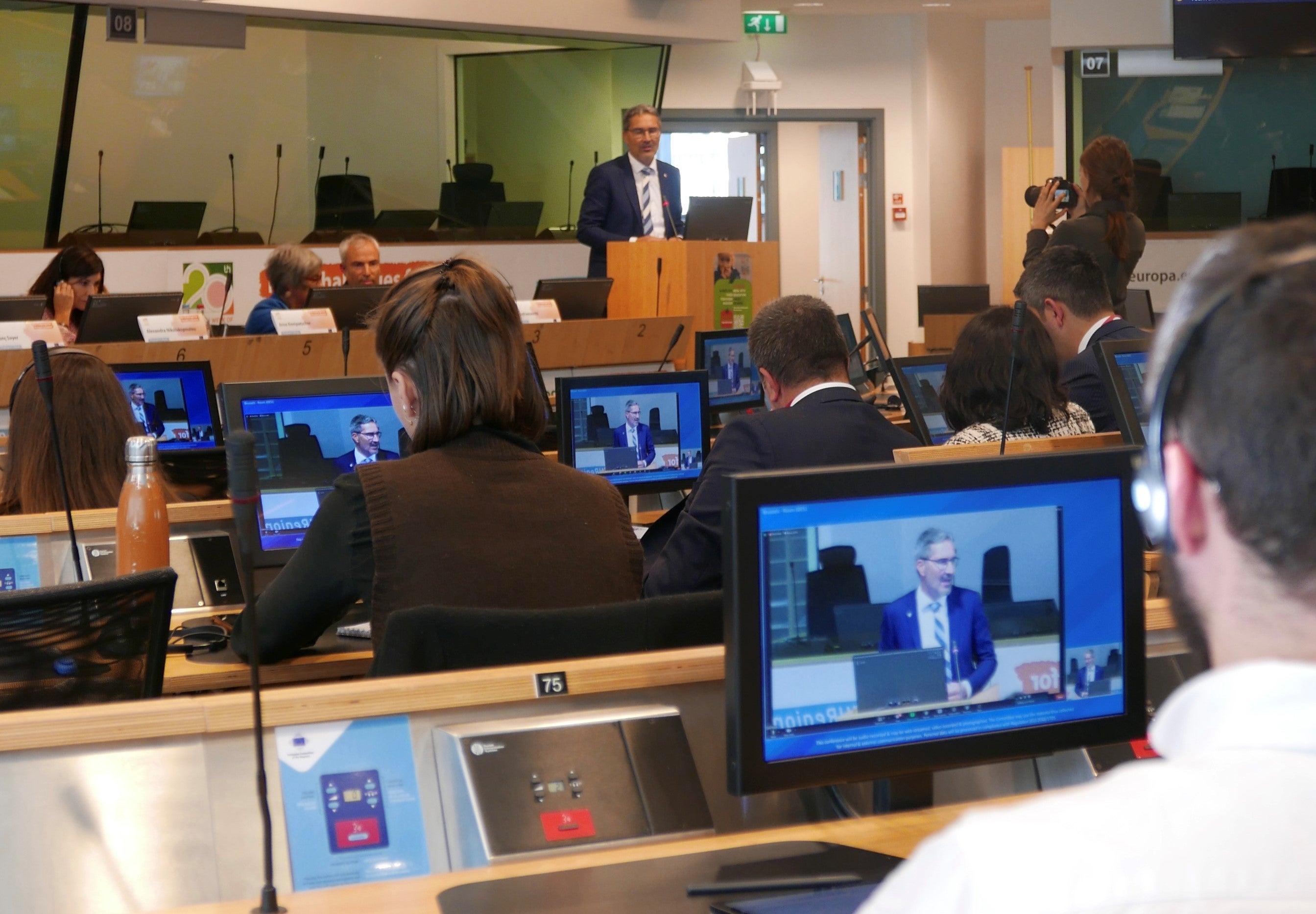 LH Kompatscher forderte in Brüssel Mindeststandards in öffentlichen Ausspeisungen: Für  mehr gesunde, nachhaltig produzierte, regionale Lebensmittel zu fairen Preisen auf den Tellern (Foto: LPA)