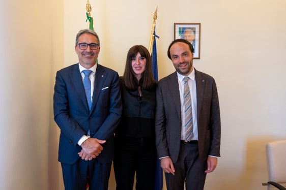 Konstruktives Gespräch in Rom (von links): Landeshauptmann Arno Kompatscher, Universitätenminiserin Anna Maria Bernini und Universitätslandesrat Philipp Achammer. (Foto: LPA/Adriano Rossi)