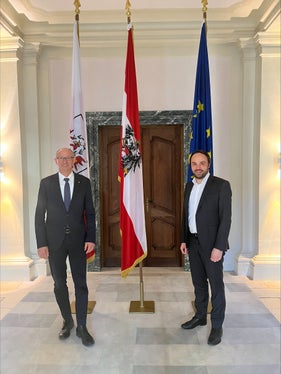 Tirols Landesrat Anton Mattle und Landesrat Philipp Achammer beim Treffen in Innsbruck (Foto LPA/René Ploner)
