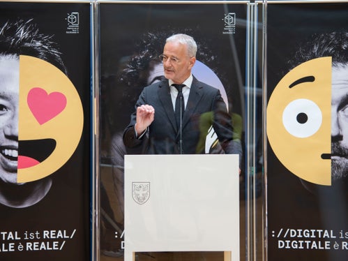 Roland Turk del Comitato provinciale per le comunicazioni ha annunciato un premio giornalistico per lavori sul tema dell'hate speech. (Foto: ASP/Fabio Brucculeri)