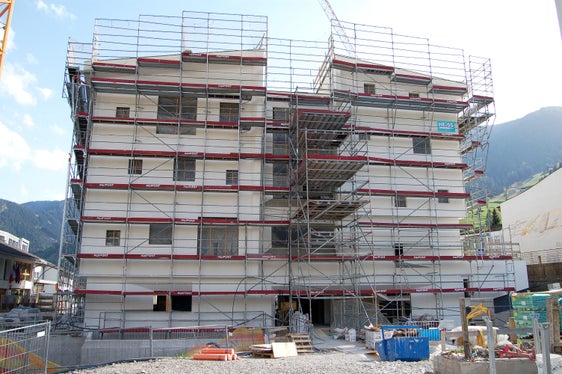 Il cantiere dove sorgerà la futura scuola primaria di Sarentino. (Foto: ASP/Toni Hofer)