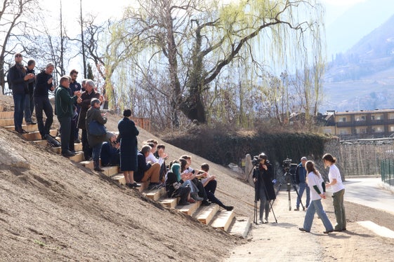 Pflanzfest mit Pressekonferenz am Damm neben dem Mutbach (Foto: LPA/Maja Clara)