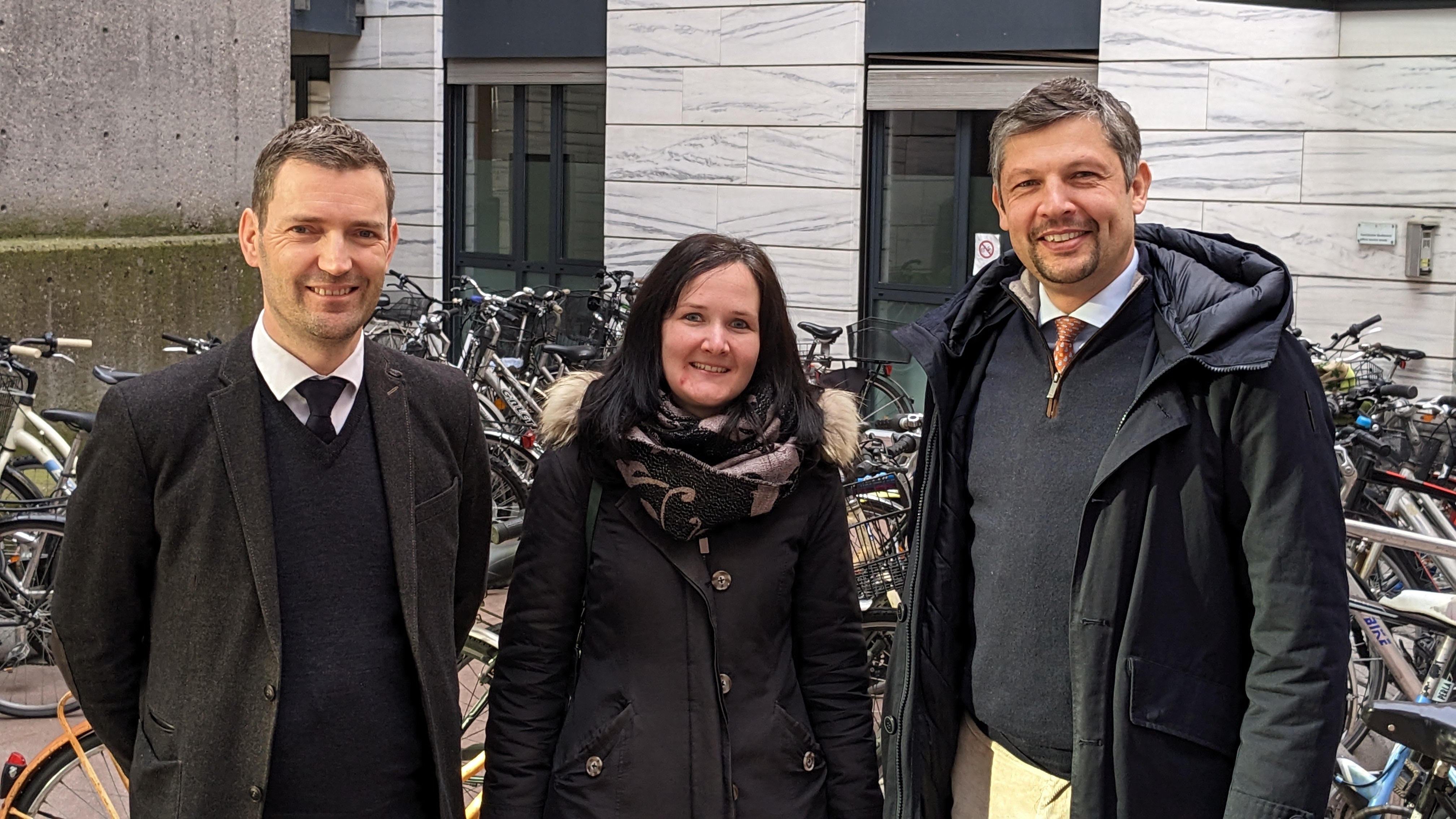 Mehr Fahrradmobilität als ein Ziel: (v.l.) Mobilitätressortchef Martin Vallazza, die erste Mobility-Managerin der Landesverwaltung Stephanie Kerschbaumer, und Mobilitätslandesrat Daniel Alfreider (Foto: LPA/Ingo Dejaco) 