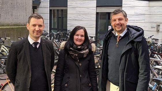 Mehr Fahrradmobilität als ein Ziel: (v.l.) Mobilitätressortchef Martin Vallazza, die erste Mobility-Managerin der Landesverwaltung Stephanie Kerschbaumer, und Mobilitätslandesrat Daniel Alfreider (Foto: LPA/Ingo Dejaco) 