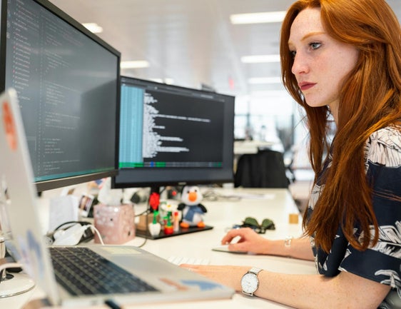 L'Amministrazione provinciale cerca quattro nuove figure da inquadrare come tecnici informatici/tecniche informatiche. Le candidature sono aperte fino al 25 settembre 2025. (Foto: USP/Pexels. La foto può essere utilizzata solo in relazione a questo comunicato stampa).