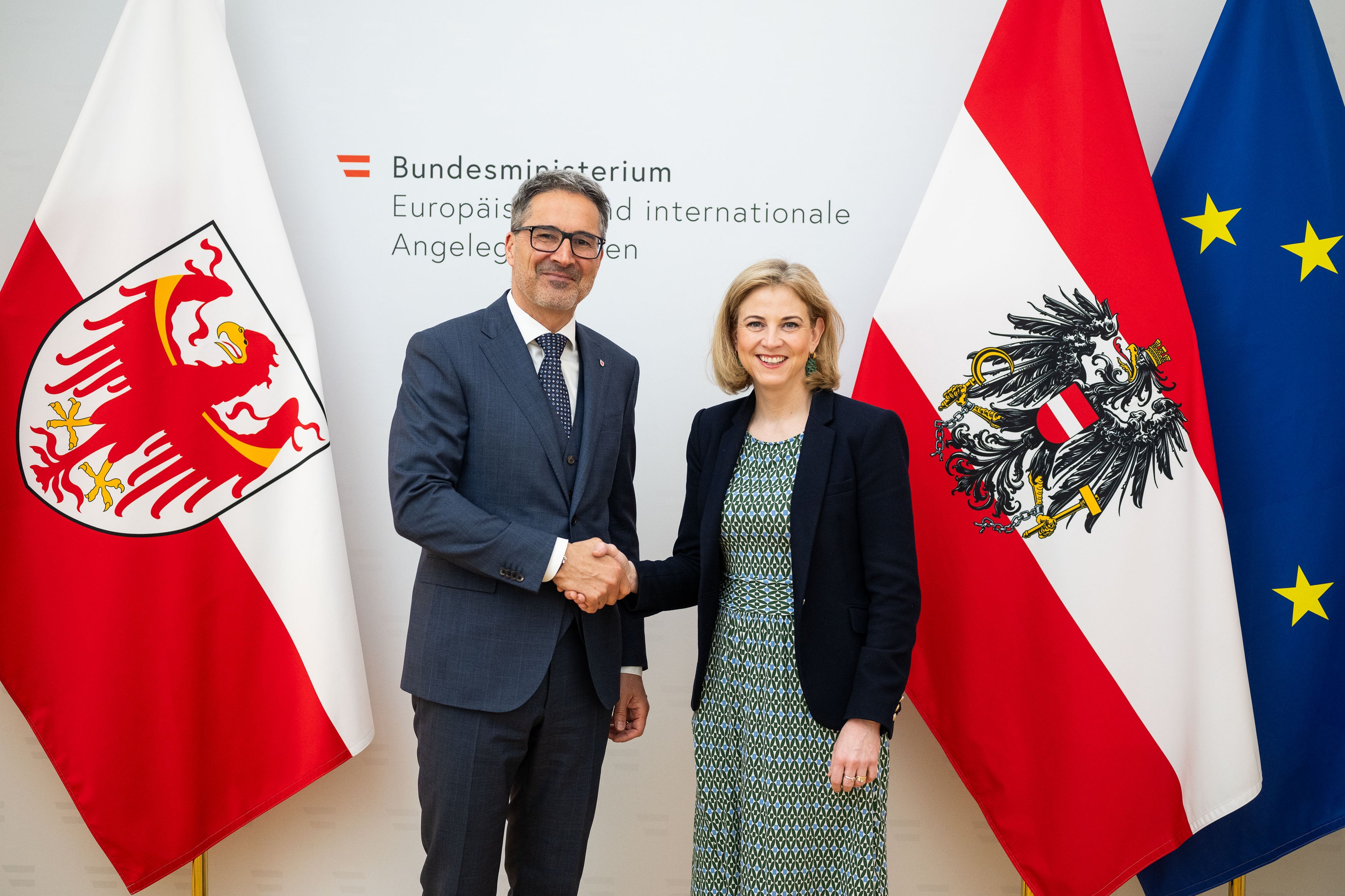 Beate Meinl-Reisinger bekleidet seit 3. März 2025 das Amt der Bundesministerin für europäische und internationale Angelegenheiten der Republik Österreich. Landeshauptmann Arno Kompatscher stattete ihr in Wien einen Antrittsbesuch ab. (Foto: Michael Gruber)