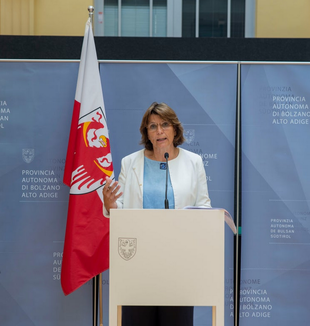 Landesrätin Hochgruber Kuenzer steht hinter dem Gesetz Raum und Landschaft (Foto: LPA/Marcella Morandini)