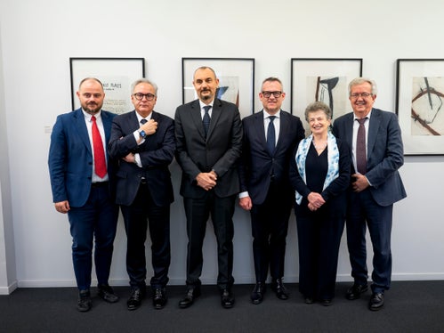 Firma sull'atto di compravendita del secondo lotto di immobili INPS. Nella foto (da sinistra), il direttore del Dipartimento Opere pubbliche e Valorizzazione del patrimonio Daniel Bedin, il segretario generale della Provincia Eros Magnago, il direttore del patrimonio investimenti INPS Vincenzo Fera, l'assessore provinciale alle Opere pubbliche e Valorizzazione del patrimonio, Christian Bianchi, l'ex vicepresidente e membro del Consiglio di amministrazione dell'INPS Luisa Gnecchi e il direttore regionale dell'INPS Vittorio Feliciani. (Foto: USP/Fabio Brucculeri)