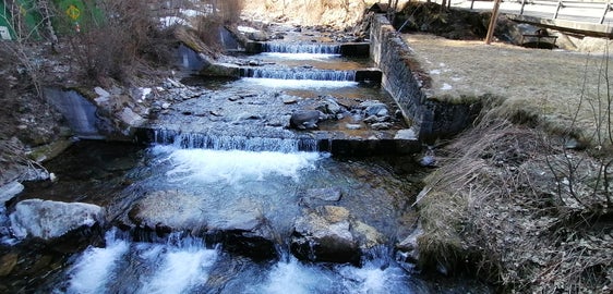 Nelle ultime tre settimane, l'Ufficio sistemazione bacini montani Nord ha effettuato lavori di rinaturalizzazione sul Rio di Giovo, Rio di Racines e sul Rio di Pusteria nel Comune di Racines (Foto: ASP/Ufficio sistemazione bacini montani Nord)