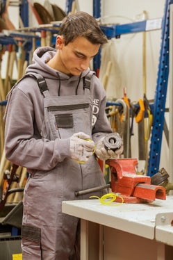 Sono disponibili le brochure con l'offerta dei corsi di formazione continua in lingua italiana promosse dalle scuole professionali per l’anno 2023. (Foto:ASP/Peter Daldos)